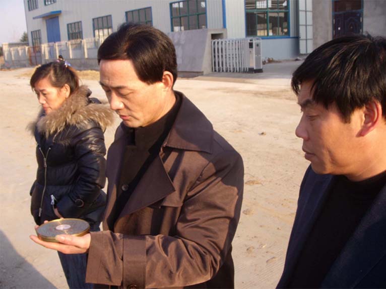 灵雨老师为南京大型起重机械公司实地考察地理环境