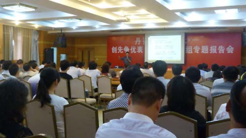 灵雨老师受邀在镇江丹徒新城讲学：“树立正确人生观”